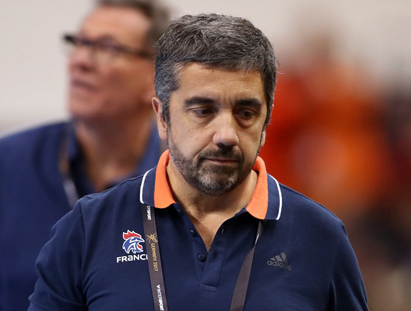 Docteur Gerard Juin médecin de l'équipe de France de Handball pendant un match
