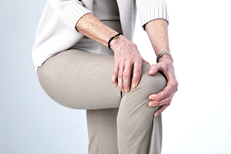 Faire du sport est une manière de combattre contre l’arthrose à condition de ne pas forcer sur les articulations.