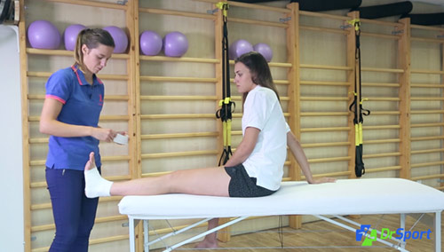 Comment réaliser un strapping pour une entorse interne de la cheville ?