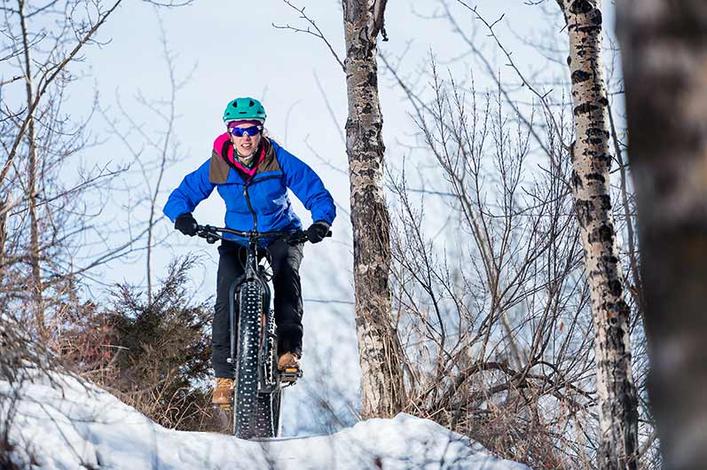 nouveau sports d'hiver insolites le velo sur les pistes