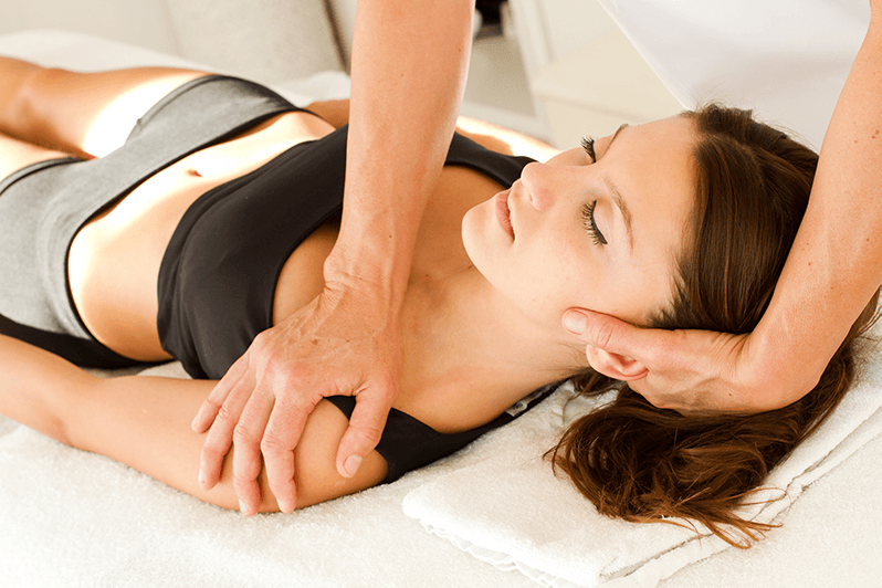 soigner-douleurs-cervicales-sport-soin-massages-kine